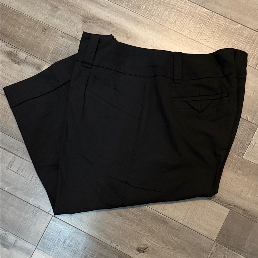 The Limited Black Capris with Tailored Pockets